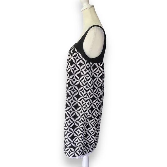 WHBM Black and White Silk Mod Geometric Print Mini Shift Dress Size 2 - Picture 4 of 11